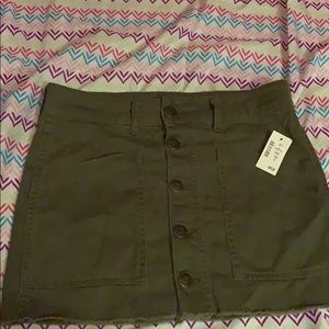 Army Green Button Down Skirt💚!